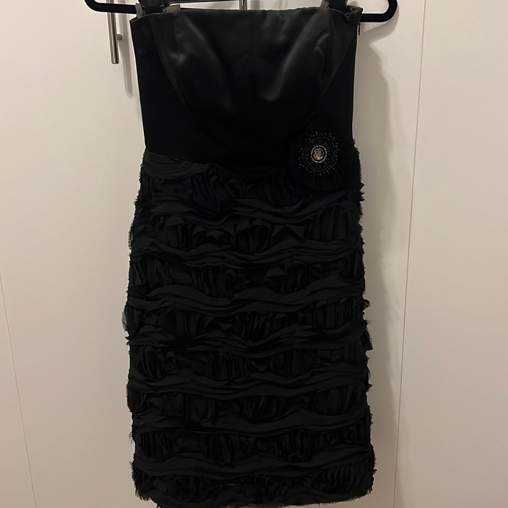 Tahari size 2 cocktail dress strapless NWT side zip  New Year’s Eve or holiday